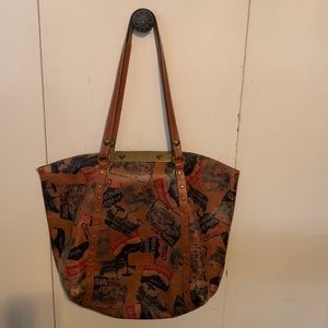 Italian leather tote with travel motif